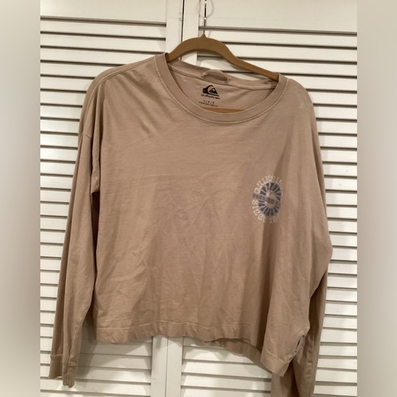 Quiksilver Oversized Crop Graphic Long Sleeve Tee in Pebble - Picture 3 of 10